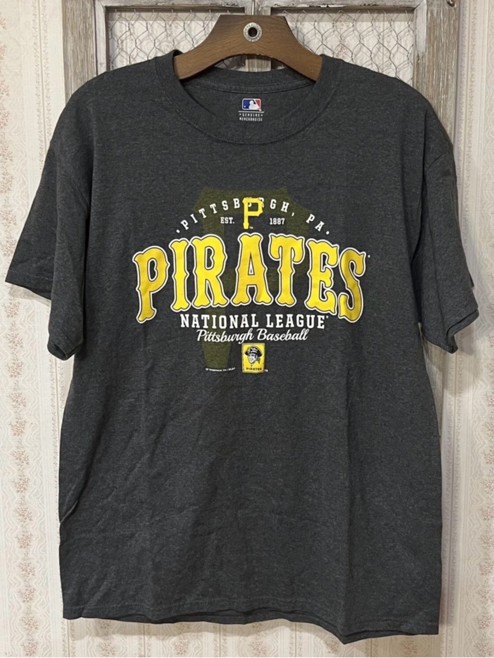MLB Pittsburgh Pirates Charcoal Graphic Tee - Yellow Logo